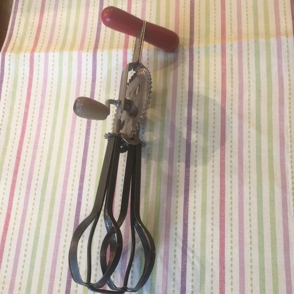Vintage Rotary Hand Egg Beater Red Wood Handle - Picture 2 of 13